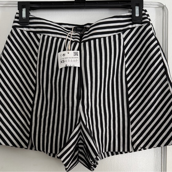Zara Black and White High Waist Striped Shorts. New with tags - Picture 1 of 4